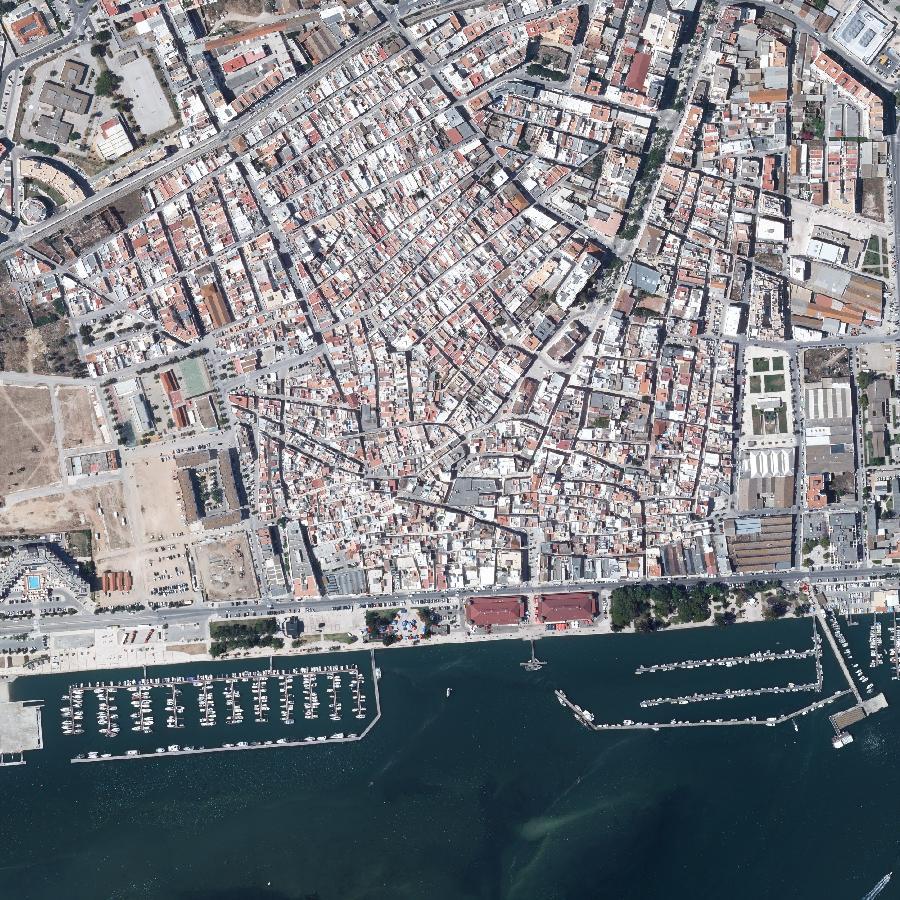 Aerial view of the surrounding area, about one kilometre across