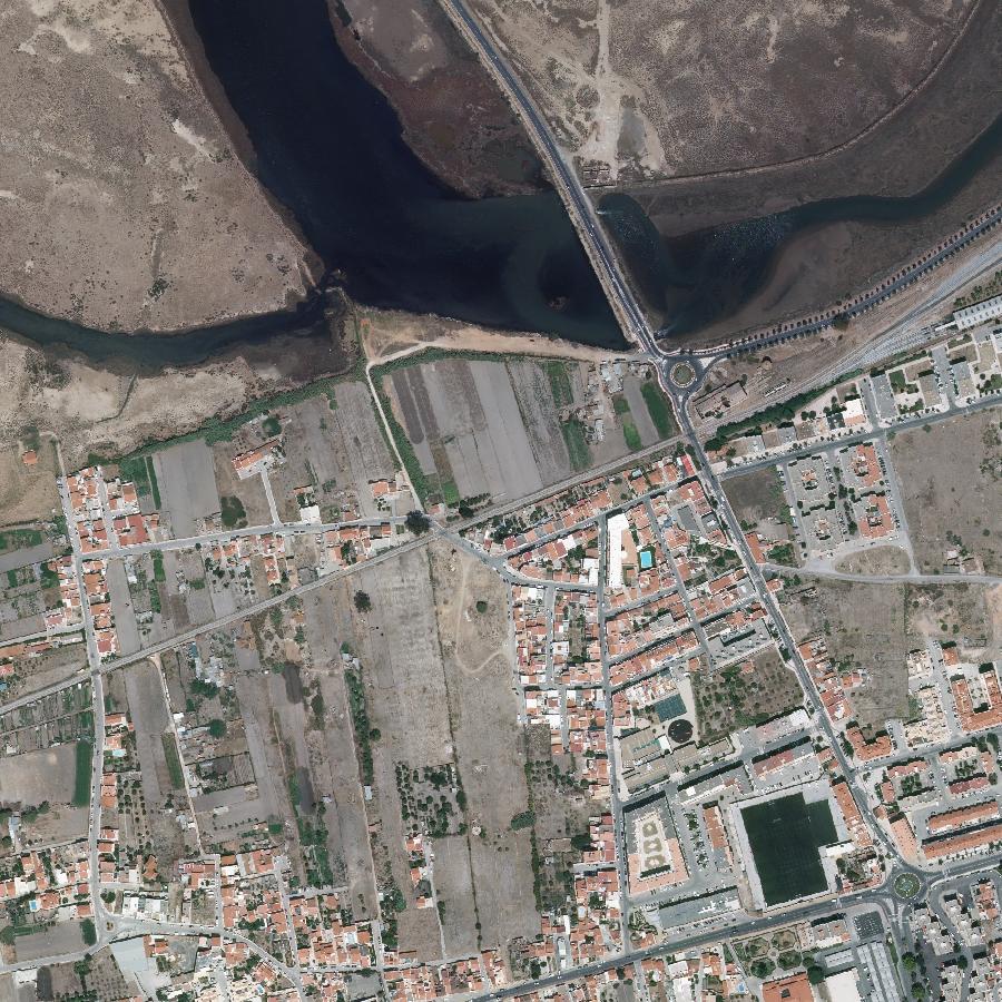 Aerial view of the surrounding area, about one kilometre across