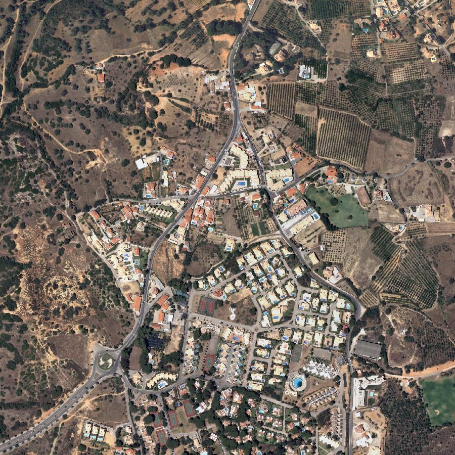 Aerial view of the surrounding area, about one kilometre across