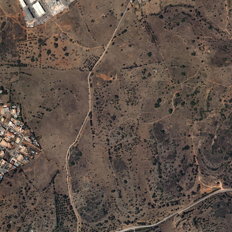 Aerial view of the surrounding area, about one kilometre across