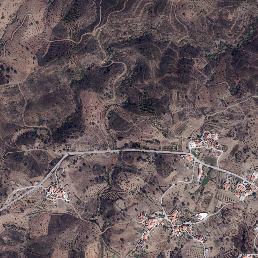 Aerial view of the surrounding area, about one kilometre across