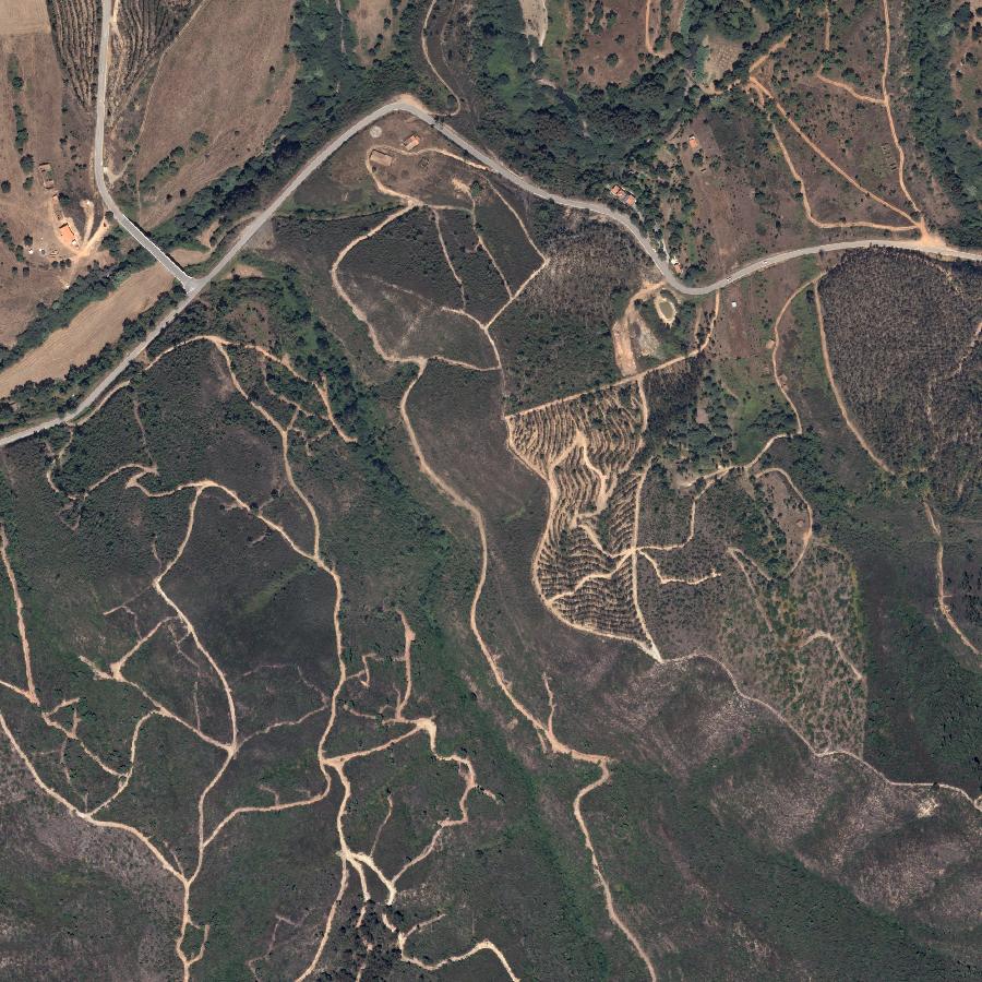 Aerial view of the surrounding area, about one kilometre across