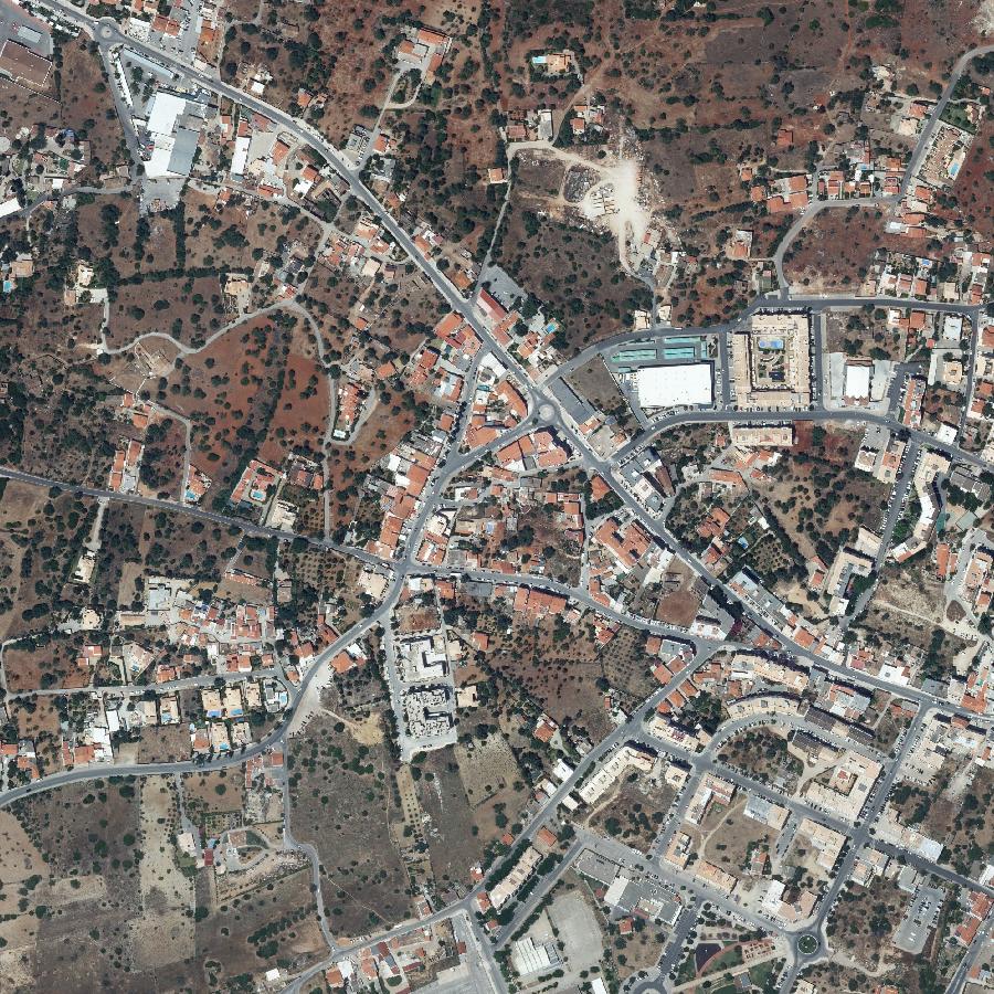 Aerial view of the surrounding area, about one kilometre across