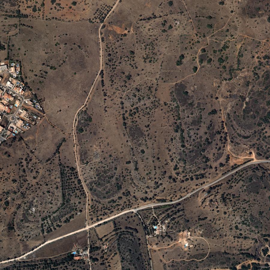 Aerial view of the surrounding area, about one kilometre across