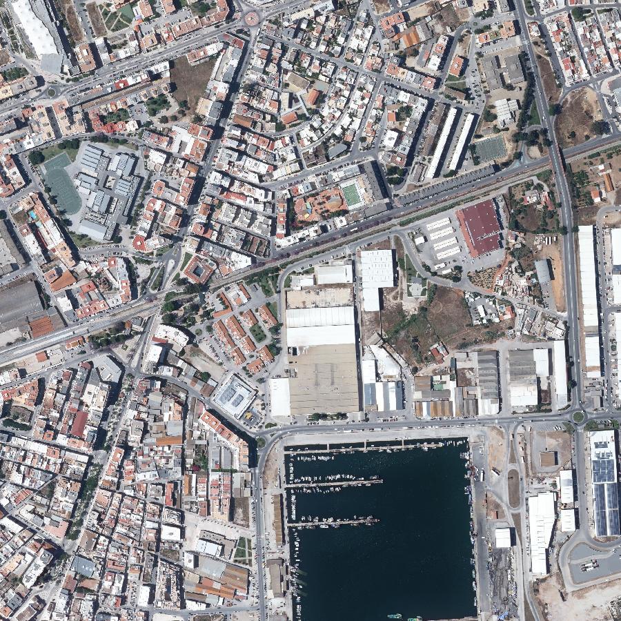Aerial view of the surrounding area, about one kilometre across