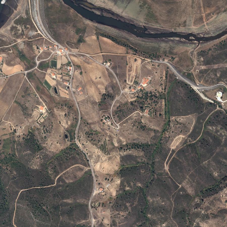 Aerial view of the surrounding area, about one kilometre across