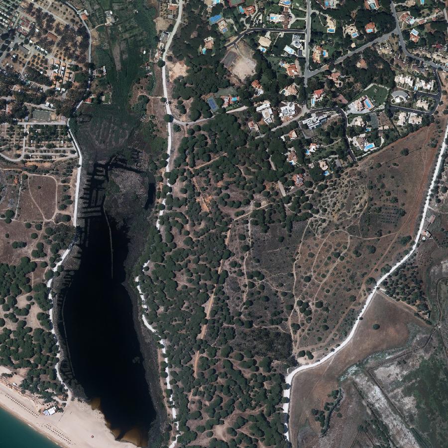 Aerial view of the surrounding area, about one kilometre across