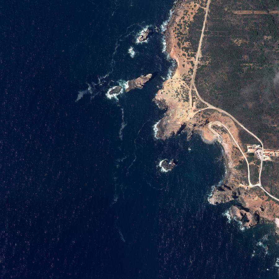 Aerial view of the surrounding area, about one kilometre across