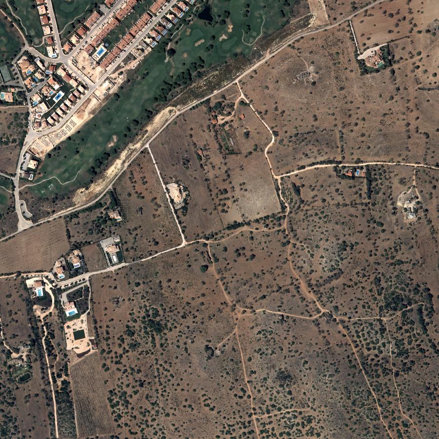 Aerial view of the surrounding area, about one kilometre across