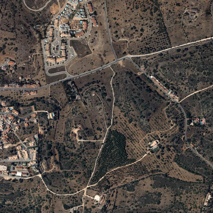 Aerial view of the surrounding area, about one kilometre across
