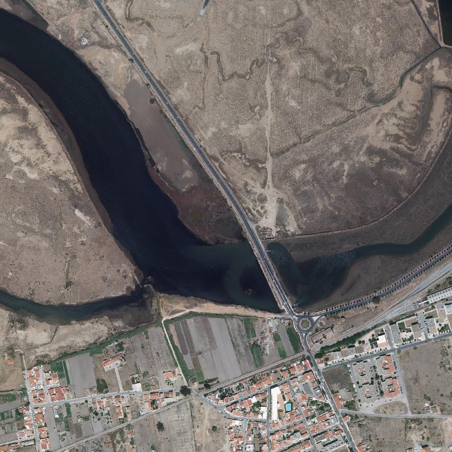 Aerial view of the surrounding area, about one kilometre across