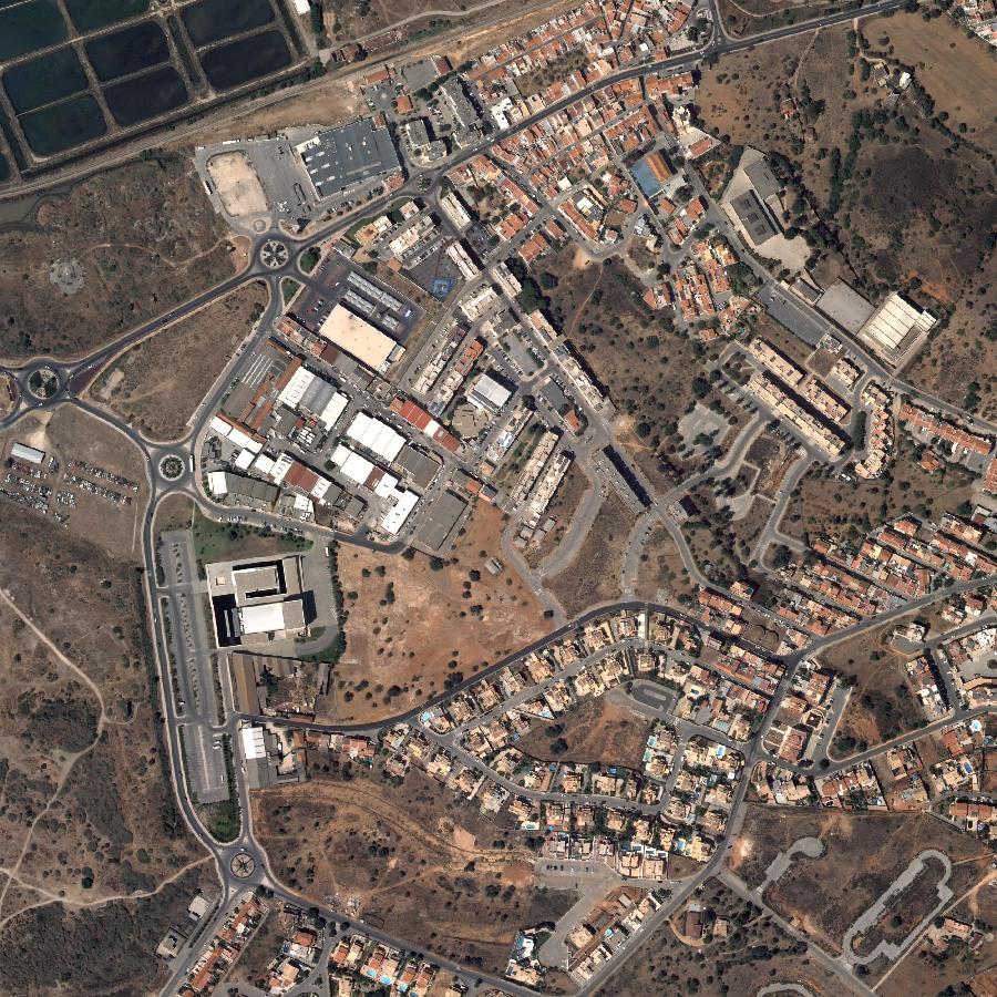 Aerial view of the surrounding area, about one kilometre across