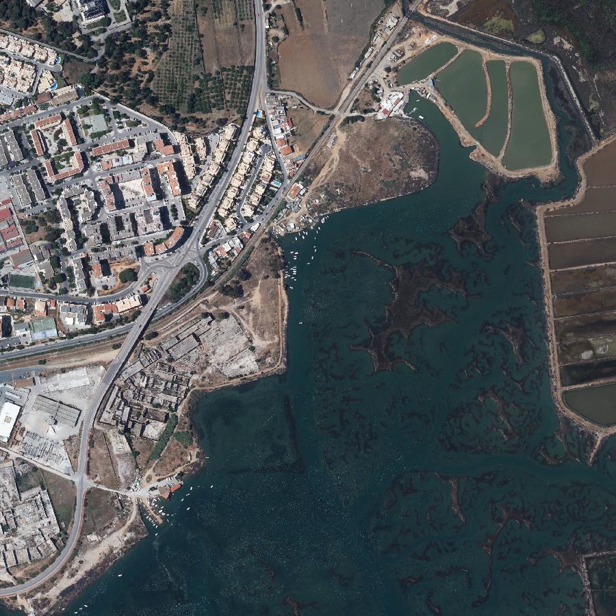 Aerial view of the surrounding area, about one kilometre across