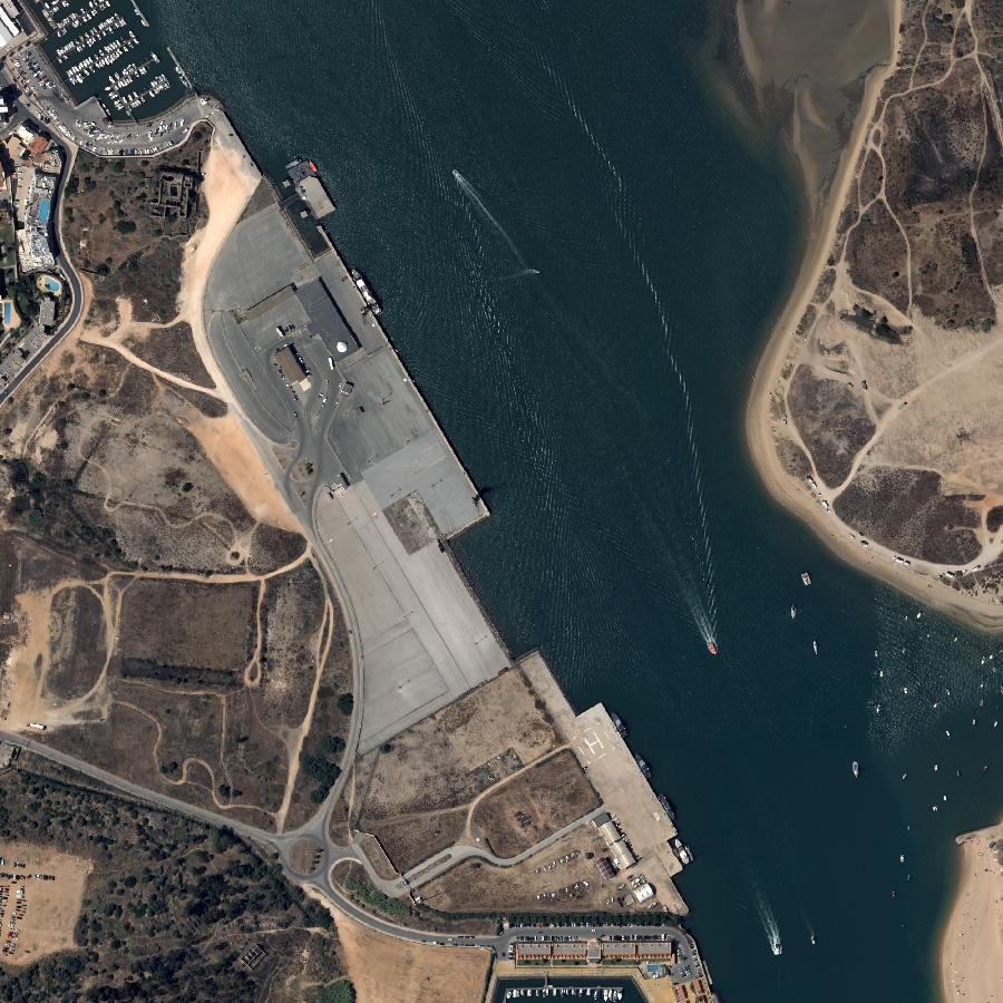 Aerial view of the surrounding area, about one kilometre across