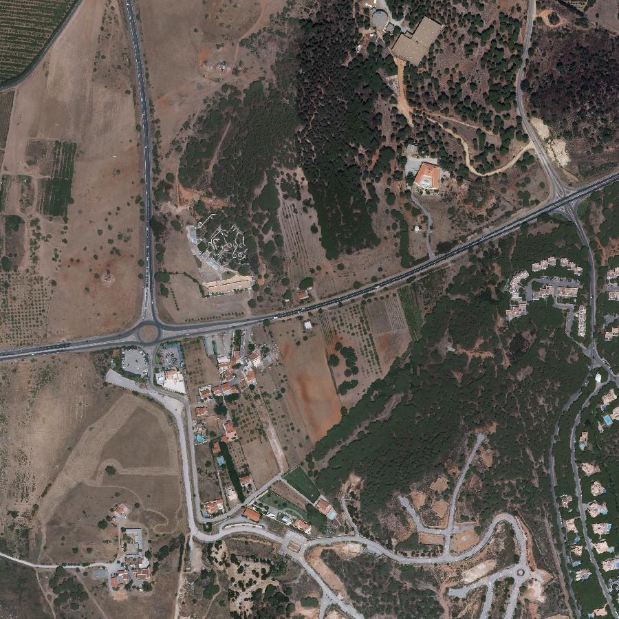 Aerial view of the surrounding area, about one kilometre across