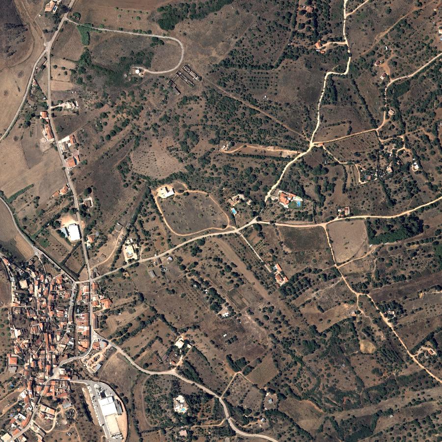 Aerial view of the surrounding area, about one kilometre across