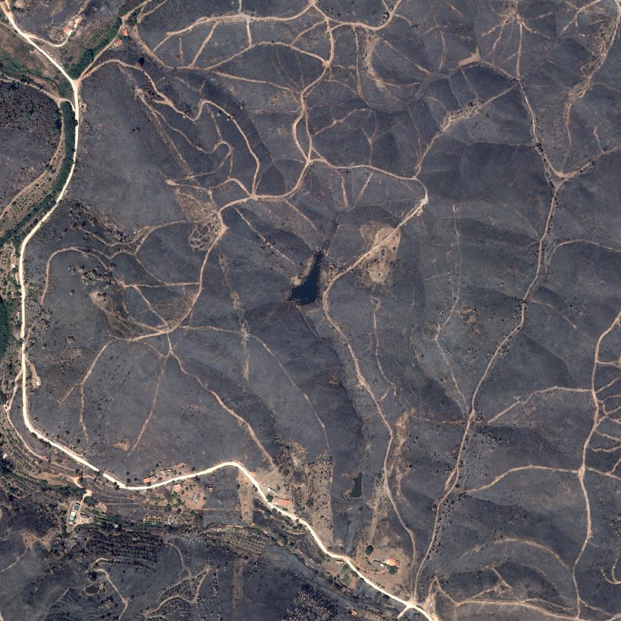 Aerial view of the surrounding area, about one kilometre across